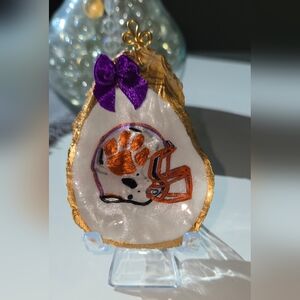 🧡 Handmade Clemson Tiger Oyster Ornament – Resin Coated, Gold Edged 💜